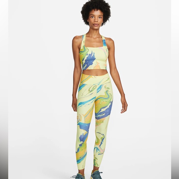 Nike Aurora Women's Cropped Marbled Tank - Picture 6 of 16